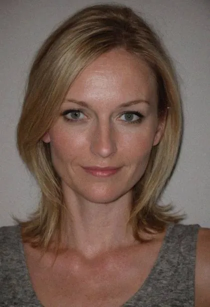 Éva, 47