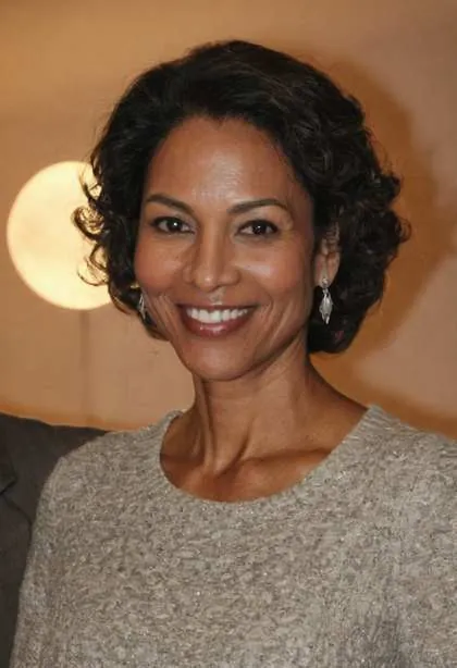 Bernadett, 54